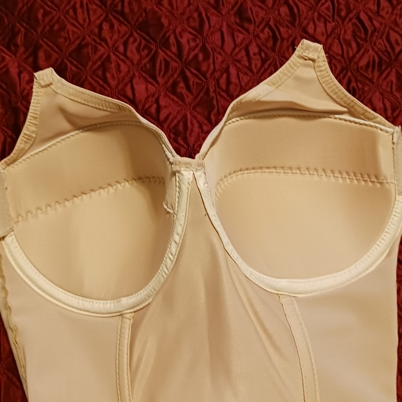 VINTAGE.  Sears Shaperwears Sz 40C, Tan  Bust Cup And Front Panel Y2k - Picture 5 of 8
